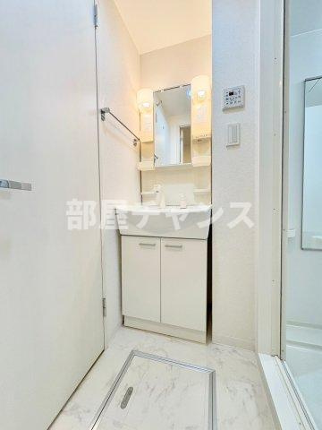 KDXレジデンス神宮前の独立洗面台