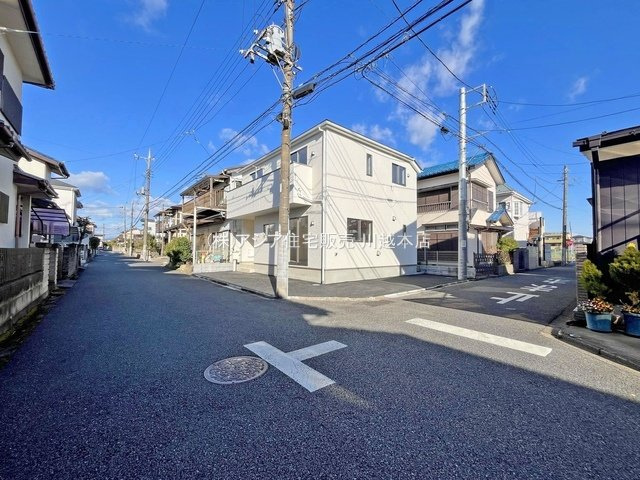 月々７万円台～　新築戸建　川越市霞ケ関北第7の前面道路含む現地写真|南東角地　東側 約4.0ｍ公道/南側 約5.0ｍ公道