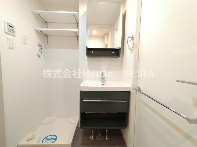 セレニテ神戸元町クレアの独立洗面台