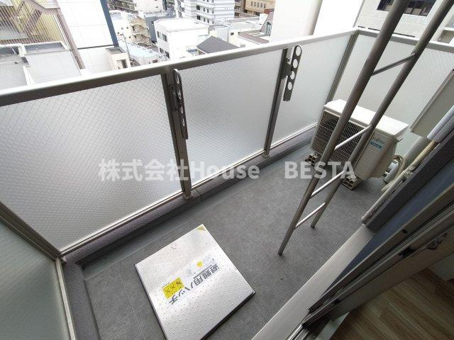セレニテ神戸元町クレアのバルコニー