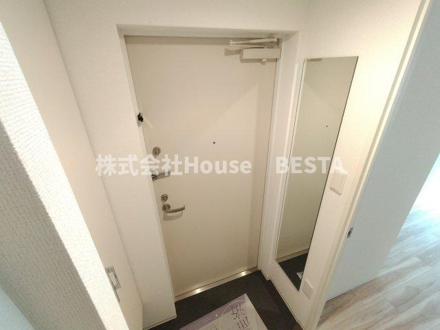 セレニテ神戸元町クレアの玄関