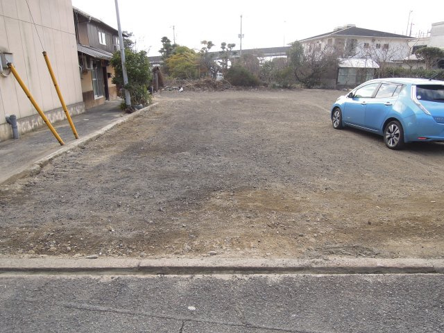 伏越1売地の前面道路含む現地写真