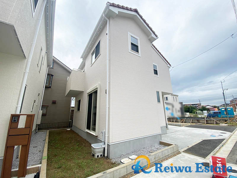 未入居戸建　茅ヶ崎市今宿の外観|生活のしやすいアプローチ、閑静な住宅地に佇む邸宅です♪