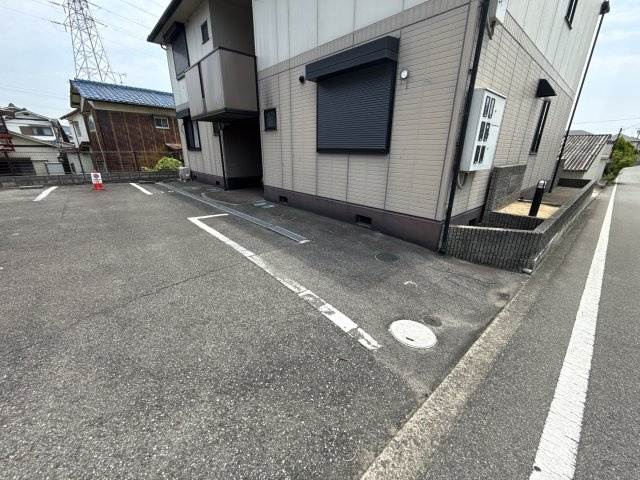 サンアクティーＢの駐車場
