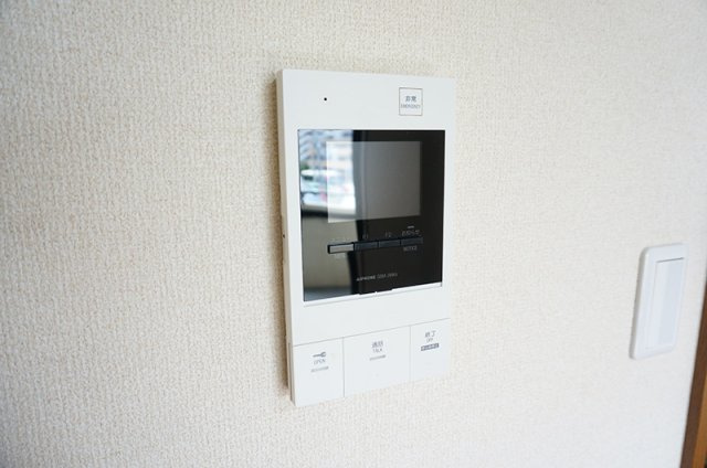 ロジュマン幕張のセキュリティ|モニター付インターホン（オートロック連動）