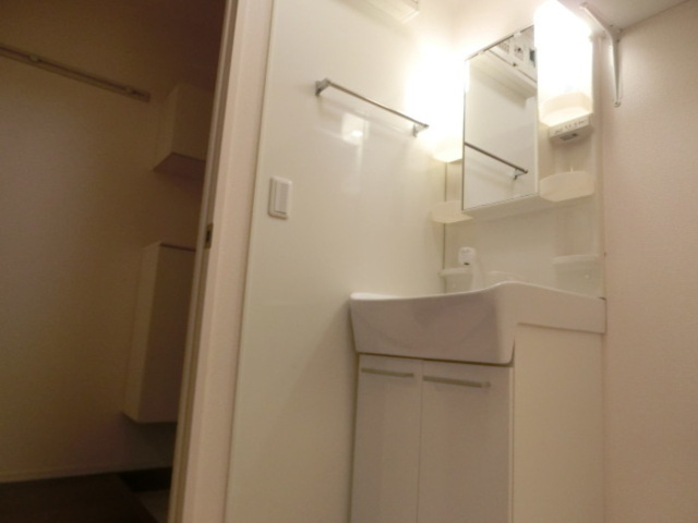 アーク・ウィルの独立洗面台|反転です