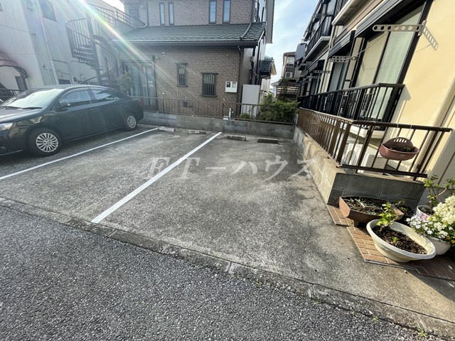 グランドールの駐車場