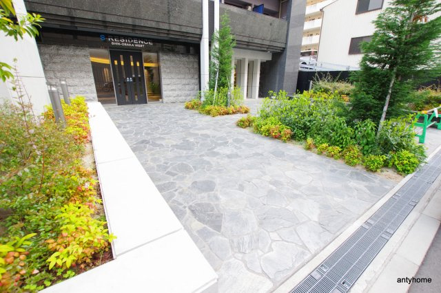 S-RESIDENCE新大阪WEST　仲介手数料無料のエントランス
