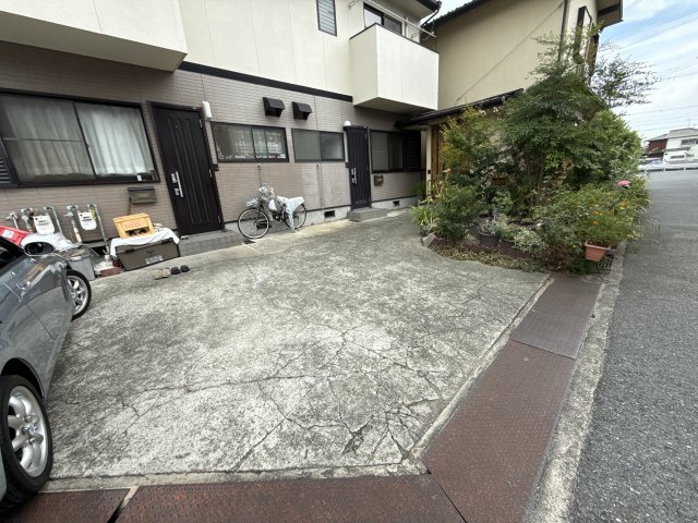 パインヒルズの駐車場