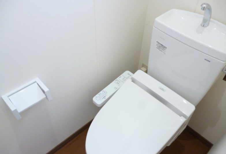 久留米市津福本町のアパートのトイレ|ゆったりとした空間のトイレです