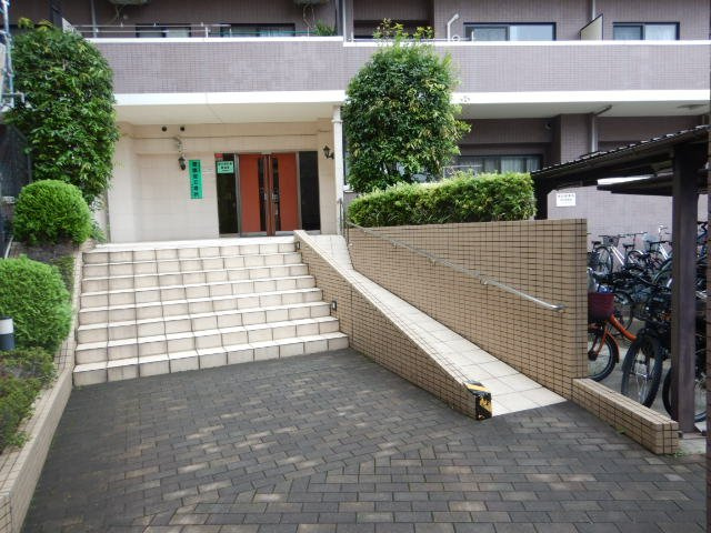 サンクレイドルレヴィール池袋のエントランス