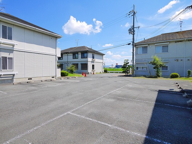 サニーコートC（押熊町）の駐車場|駐車場完備です