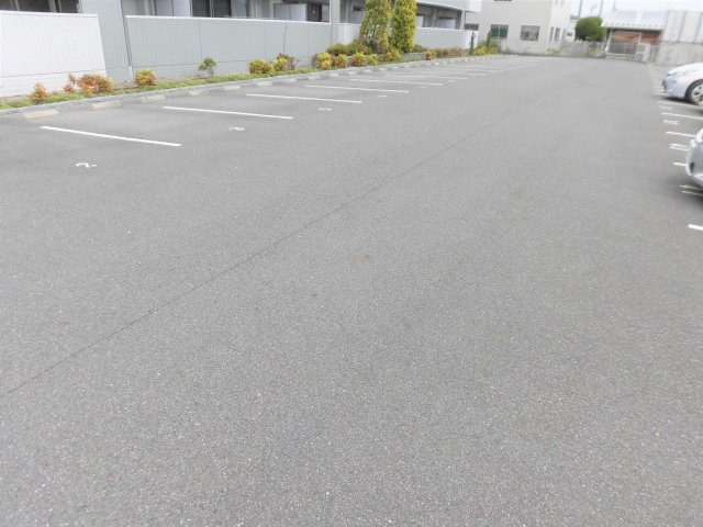 ソフィアンズ・エルヴィの駐車場