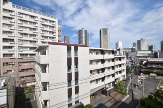 【展望】 | 眼前に広がる空の雄大さと、このお部屋の自慢の一つである「眺望」をご覧ください。毎日、この景色を独り占めできる新生活に夢が広がります。～即日のご見学可能～　お問合せはお気軽にどうぞ。