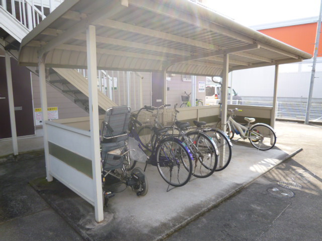 総社市井手のアパートのその他共用部分|自転車置き場
