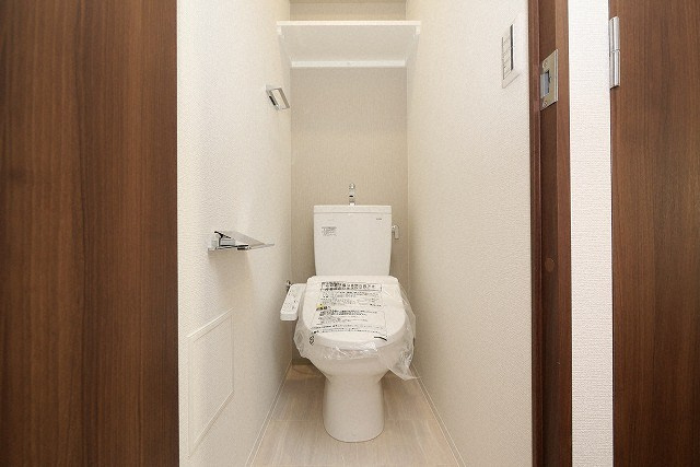 大阪市東住吉区杭全２丁目の賃貸マンションのトイレ