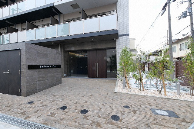 大阪市東住吉区杭全２丁目の賃貸マンションのエントランス