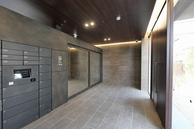 大阪市東住吉区杭全２丁目の賃貸マンションのロビー