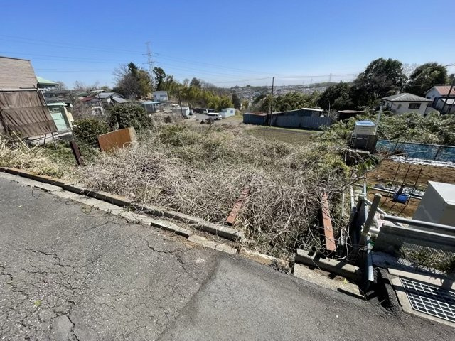 【外観】 | 物件の詳細については、現地を見てわかること以外に、役所や法務局などで調べないとわからないことがあります。そのため、現地に行く場合は、もしこの物件を買ったらどのような生活ができるかをイメージしましょう。