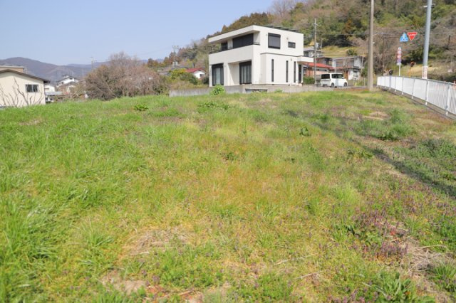 【外観】 | 土地の面積＝住宅面積ではありません。建ぺい率の問題などで、土地のある場所によって住宅を建てられる面積は限られています。高さもしかり、「土地」という言葉の中には、建築条件も含まれると考えておきましょう。