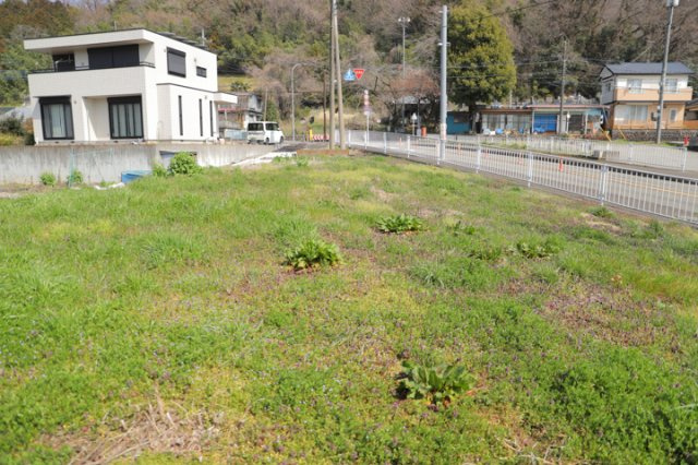 【外観】 | 土地購入を検討されている場合、境界杭がない状態で購入してしまうと境界確定測量をする必要があり、費用がかかります。購入の前に、売主、隣土地所有者立ち合いのもと境界を確定し境界杭を設置するのがベストです。