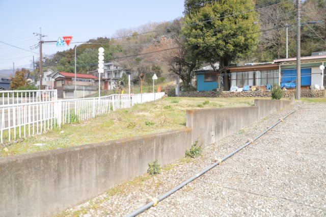 【外観】 | 土地の形が極端に長細かったり、狭小地、あるいは道路との高低差がある傾斜地だった場合、後々売ろうとしても買い手がつかない場合もあります。後々、売却することになった時に価値の下がらない土地を選びましょう。
