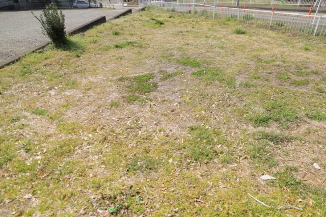 【外観】 | 土地購入を検討されている場合、境界杭がない状態で購入してしまうと境界確定測量をする必要があり、費用がかかります。購入の前に、売主、隣土地所有者立ち合いのもと境界を確定し境界杭を設置するのがベストです。