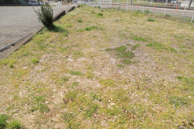 【外観】 | 家を建てる前提で土地を探している場合、地盤の丈夫さは譲れない条件の一つです。地盤が脆弱だと追加工事が必要となります。また、過去に地盤沈下や液状化現象を起こした土地は、できるだけ避けた方がいいでしょう。
