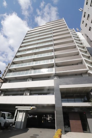 【外観】 | 【外観】白と黒を基調とした外観で迫力と存在感のあるマンション☆