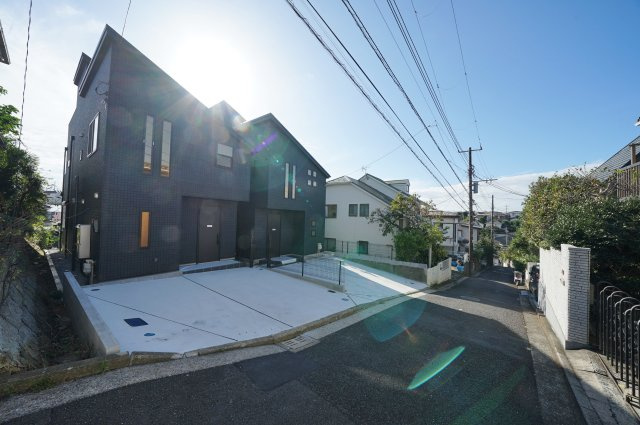 【保土ケ谷区鎌谷町37-3全２棟新築戸建てB棟】★仲介手数料無料★（宮ヶ谷小学校・宮田中学校）の前面道路含む現地写真