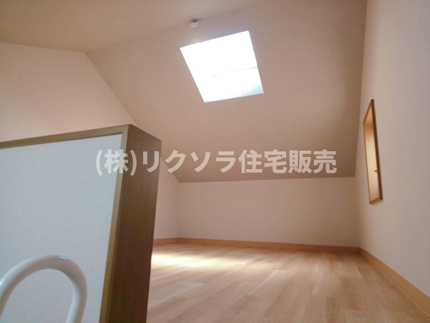 枚方市南中振2丁目　中古戸建てのその他共用部分|ロフト上部
■物件内覧・資金計画相談・住宅ローン相談、リフォーム相談、お問合せ受付中■
※当日・翌日のご内覧、ご相談はお電話でのお問合せがスムーズです！