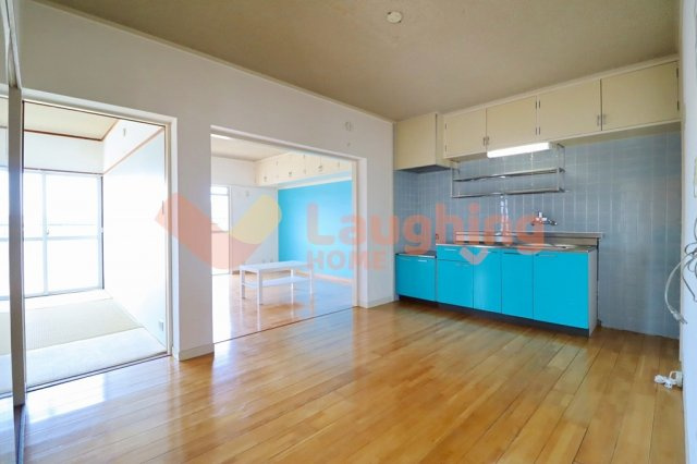 コーポ清風台の居間・リビング|こちらのリビングで趣味の時間をお楽しみください