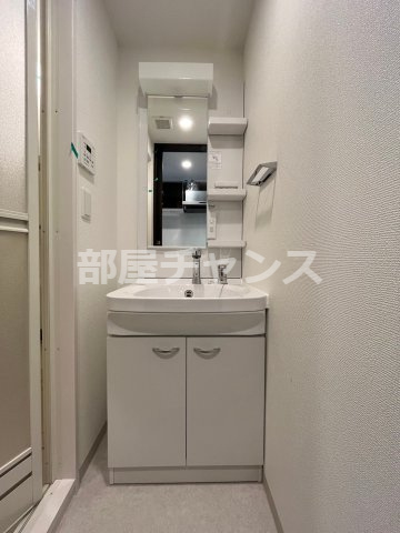 エステムコート名古屋グランツの独立洗面台|朝の支度にも助かる、独立の洗髪洗面化粧台