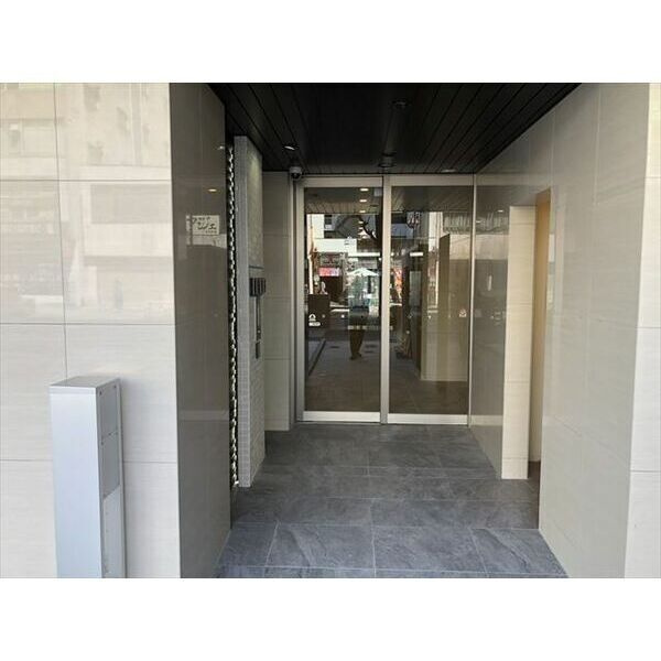 NISSYO BUILDINGのエントランス