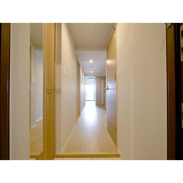 NISSYO BUILDINGの玄関