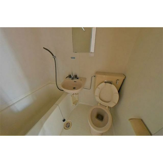 西野町ビルの浴室