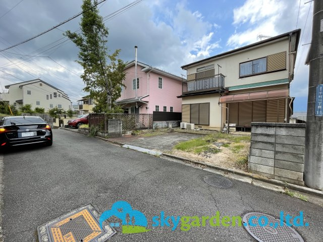 秦野市千村1丁目　売地の前面道路含む現地写真