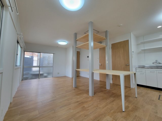 朝霧南町4丁目戸建の居間・リビング