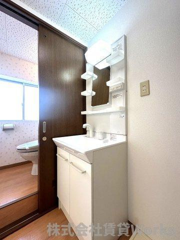 スターハイツ24の独立洗面台|独立洗面台、小物を置くことができて便利です