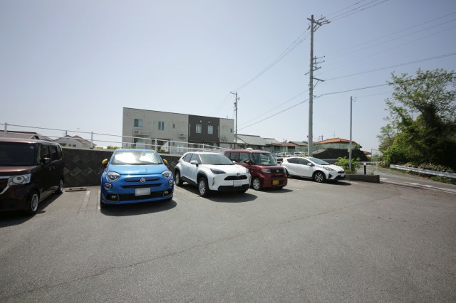 サン・ヒルズDの駐車場
