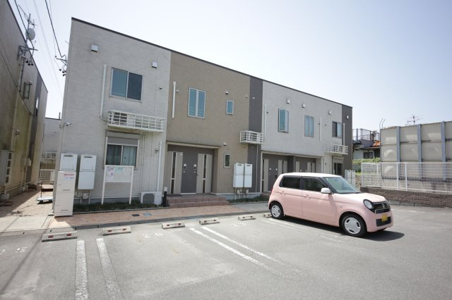 サン・ヒルズDの駐車場