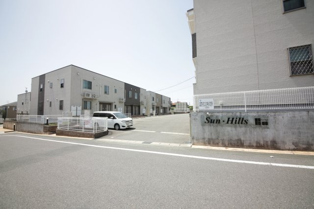 サン・ヒルズDの駐車場