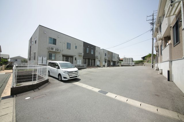 サン・ヒルズDの駐車場