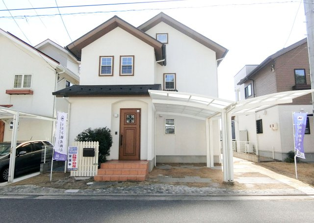 広島市安佐南区山本新町５丁目　中古一戸建ての外観|カーポート2台分付