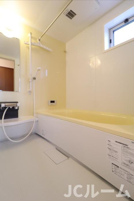 セーフハウスの浴室|窓の有るお風呂☆