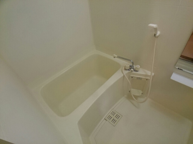 ベルフラワーＦの浴室|バス