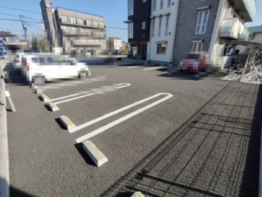プレーヌガーデンズの駐車場