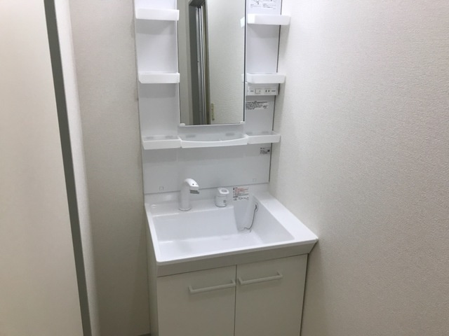 ベルノーブルの洗面所|明るい洗面所です