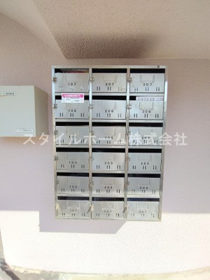 【その他共用部分】 | ア・ラ・モード18 | ポストです。