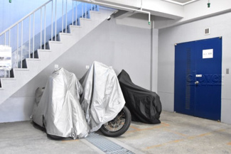 【駐車場】 | バイク置き場。空き区画の有無や駐輪料金、サイズおよび排気量規定などについては、改めてお問い合わせください。～即日のご見学可能～　お問合せはお気軽にどうぞ。